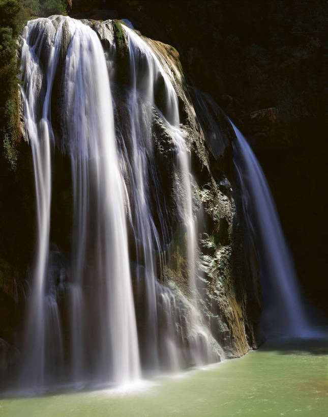 无人,竖图,彩色,室外,特写,白天,旅游,度假,石头,美景,名胜古迹,瀑布,石林,标志建筑,地标,建筑,昆明,中国,亚洲,遗迹,石子,图片,水流,青苔,苔藓,水潭,古迹,文物,娱乐,建设,古建筑,云南,风景,自然,享受,休闲,旅游胜地,放松,摄影,地理,风光,宁静,近景,自然风光,昆明市,古文明,东亚,云南省,中华人民共和国,省会,西南地区,滇,石林县,石林彝族自治县,石块,岩石,大叠水景区,大叠水瀑布,飞龙瀑,bj174