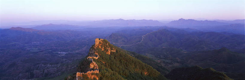 无人,横图,俯视,航拍,彩色,室外,白天,旅游,度假,美景,名胜古迹,森林,山,山脉,标志建筑,地标,建筑,北京,长城,中国,亚洲,遗迹,图片,山峰,文化遗产,山峦,首都,古迹,文物,娱乐,建设,古建筑,风景,自然,群山,夏天,享受,休闲,远景,旅游胜地,放松,茂密,摄影,地理,蜿蜒,古代建筑,茂盛,风光,宁静,鸟瞰,中国文化,自然风光,烽火台,古文明,东亚,中华人民共和国,北京市,京,北平,华北地区,密云县,古北口镇,司马台,司马台长城,司马台村,高角度拍摄,密云,bj174