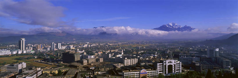 无人,横图,彩色,室外,白天,旅游,度假,美景,名胜古迹,山脉,树林,雪山,标志建筑,地标,建筑,丽江,中国,亚洲,遗迹,图片,云,古迹,文物,娱乐,建设,古建筑,云南,树木,玉龙雪山,风景,天空,自然,群山,享受,休闲,远景,旅游胜地,放松,摄影,地理,风光,宁静,自然风光,古文明,东亚,青海,青海省,云南省,神山天葬台,丽江古城,中华人民共和国,西南地区,西北地区,滇,丽江市,青,玉树州,玉树藏族自治州,波石欧鲁,黑白雪山,玉龙纳西族自治县,玉龙山,玉树,bj174