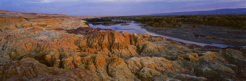 无人,横图,彩色,室外,白天,旅游,度假,美景,名胜古迹,标志建筑,地标,建筑,蒙古,中国,亚洲,遗迹,图片,巨石,古迹,文物,娱乐,建设,古建筑,风景,天空,自然,享受,休闲,远景,旅游胜地,放松,摄影,地理,风光,宁静,空旷,自然风光,古文明,东亚,纯净,地貌,新疆,阿勒泰地区,布尔津县,伊犁,五彩滩,中华人民共和国,新疆维吾尔自治区,西北地区,伊犁哈萨克自治州,草原之国,蒙古国,外蒙,外蒙古,苍凉,河,布尔津,阿尔泰山脉,地质,新,额尔齐斯河,bj174