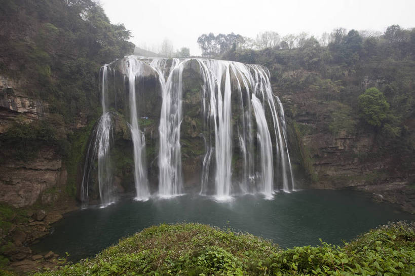 无人,横图,彩色,室外,白天,旅游,度假,美景,名胜古迹,瀑布,山,树林,水,标志建筑,地标,建筑,黄果树,中国,遗迹,图片,景观,水流,水潭,古迹,文物,娱乐,建设,古建筑,天空,自然,享受,休闲,旅游胜地,安静,放松,摄影,飞流直下,风光,中国文化,自然风光,古文明,贵州,气势,旅行,bj174