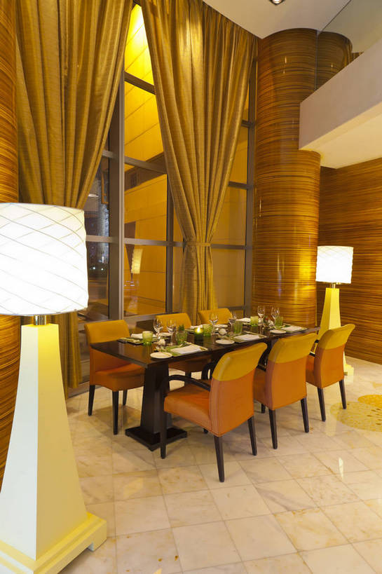 无人,餐厅,竖图,彩色,室内,白天,旅游,餐桌,建筑,酒店,餐具,椅子,北京,中国,图片,豪华,大厅,现代建筑,大堂,摄影,环境,便利,舒适,文明,中国文化,自助餐厅,灯火辉煌,方便,旅行,餐馆,饭店,饭馆,bj174