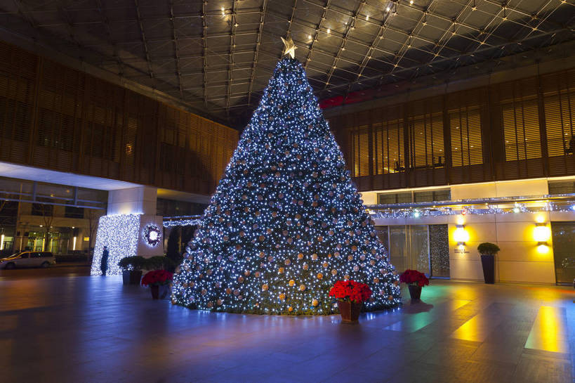 无人,广场,横图,彩色,室外,旅游,建筑,酒店,夜景,礼盒,礼物,北京,中国,圣诞节,节日,图片,圣诞树,辉煌,现代建筑,喜庆,旅游胜地,摄影,经济,文明,中国文化,气氛,发展,灯火辉煌,繁荣,旅行,bj174