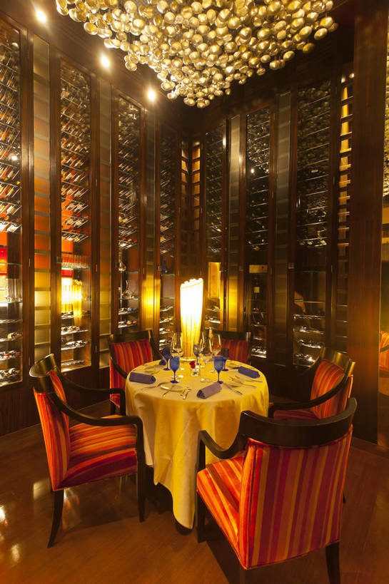 无人,餐厅,竖图,彩色,室内,白天,旅游,餐桌,建筑,酒店,餐具,椅子,北京,中国,图片,豪华,大厅,现代建筑,大堂,摄影,环境,舒适,文明,中国文化,灯火辉煌,旅行,餐馆,饭店,饭馆,bj174