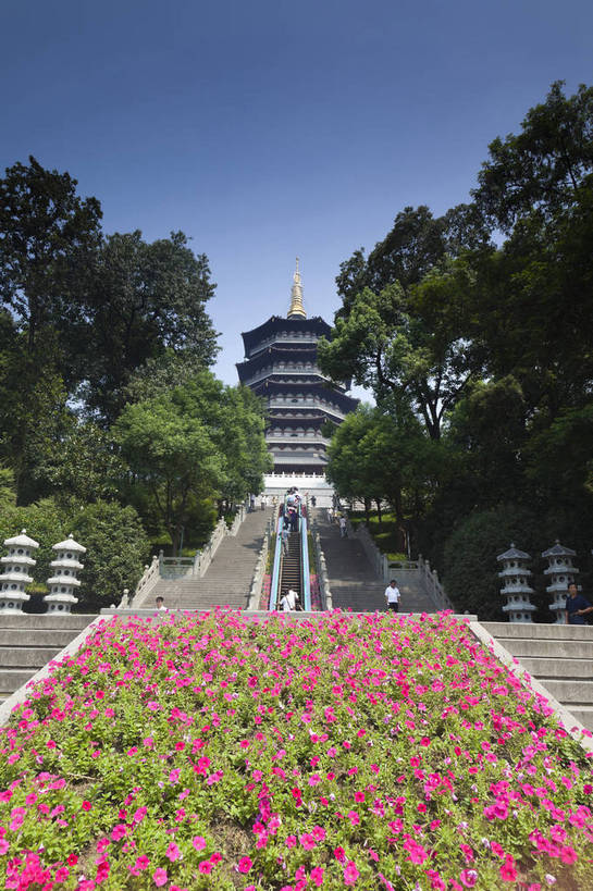 无人,寺庙,竖图,彩色,室外,白天,旅游,名胜古迹,标志建筑,地标,建筑,西湖,中国,花坛,图片,建筑群,塔,古典,建设,佛,浙江,台阶,树木,石阶,旅游胜地,安静,摄影,宗教,杭州,文明,中国文化,雷峰塔,古代文明,旅行,传统文化,bj174