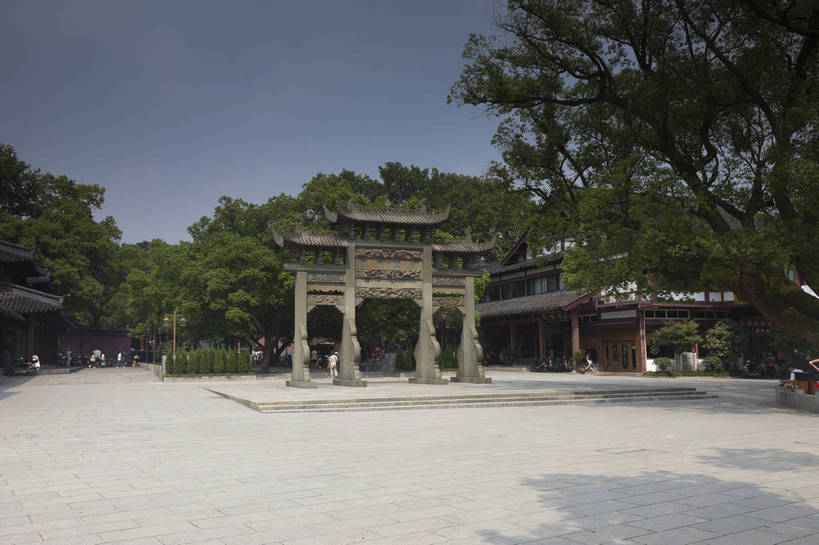 无人,公园,横图,彩色,室外,白天,旅游,湖,美景,名胜古迹,森林,标志建筑,地标,建筑,西湖,中国,图片,岛,建筑群,古典,建设,浙江,树,天空,旅游胜地,安静,摄影,杭州,文明,近景,中国文化,湖心岛,古代文明,旅行,曲院风荷,传统文化,bj174