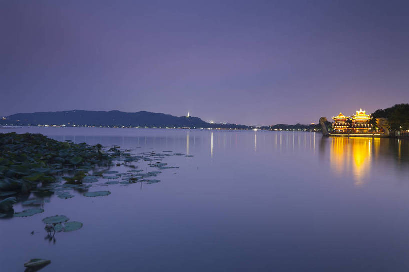 无人,公园,横图,彩色,室外,旅游,湖,美景,名胜古迹,森林,标志建筑,地标,建筑,夜景,西湖,中国,图片,岛,建筑群,古典,建设,浙江,树,天空,远景,旅游胜地,安静,摄影,杭州,文明,中国文化,湖心岛,灯火辉煌,古代文明,旅行,传统文化,bj174