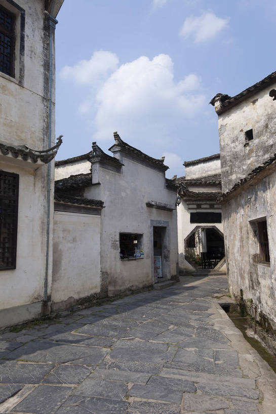 竖图,彩色,室外,白天,旅游,度假,名胜古迹,标志建筑,地标,胡同,建筑,西递,中国,遗迹,图片,庭院,建筑群,院子,古典,古迹,文物,娱乐,建设,古建筑,民居,古镇,天空,享受,休闲,旅游胜地,放松,摄影,水乡,文明,中国文化,古文明,安徽,古代文明,旅行,居住区,飞檐,bj174