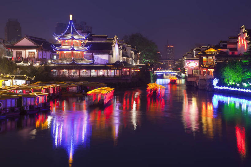 横图,彩色,室外,旅游,度假,名胜古迹,标志建筑,地标,建筑,夜景,南京,中国,遗迹,图片,建筑群,灯光,古典,古迹,文物,娱乐,建设,古建筑,江苏,古镇,天空,享受,休闲,旅游胜地,放松,摄影,水乡,秦淮河,文明,中国文化,古文明,灯火辉煌,古代文明,旅行,bj174