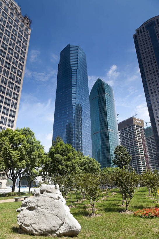 公园,竖图,彩色,室外,白天,旅游,办公楼,草坪,城市风光,城市,建筑,上海,中国,游人,图片,辉煌,浦东,现代建筑,天空,绿地,地标建筑,外滩,旅游胜地,摩天大厦,摄影,经济,文明,中国文化,陆家嘴,发展,繁荣,旅行,bj174