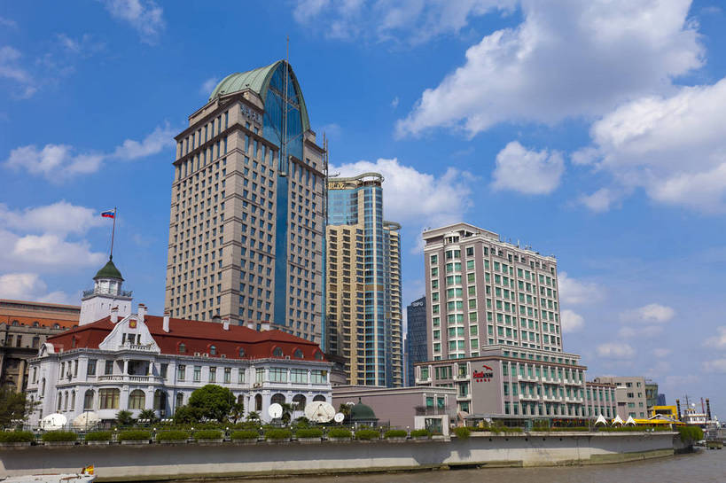 横图,彩色,室外,白天,旅游,城市风光,城市,建筑,街道,上海,中国,游人,图片,辉煌,现代建筑,历史建筑,天空,地标建筑,外滩,旅游胜地,摄影,经济,文明,中国文化,欧式建筑,发展,繁荣,旅行,bj174