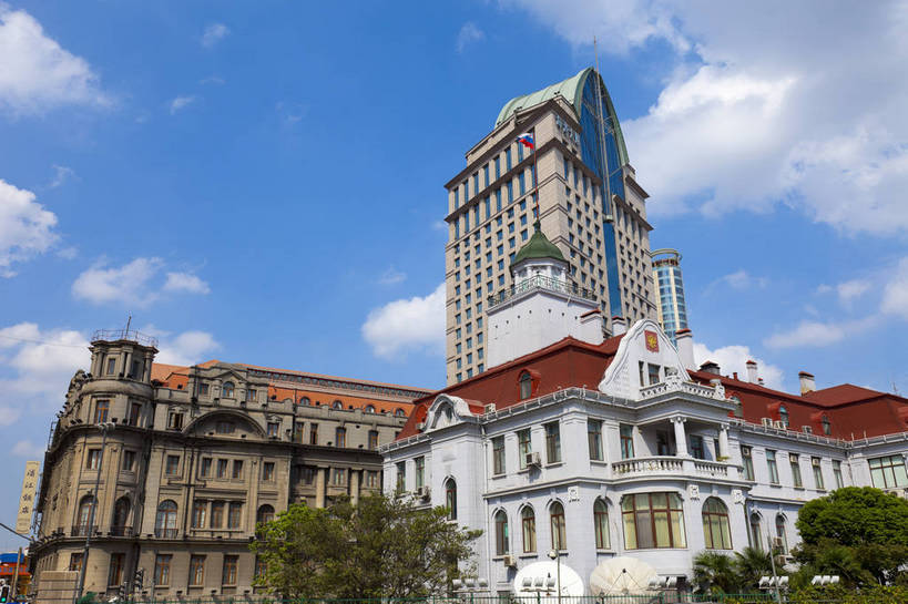 横图,彩色,室外,白天,旅游,城市风光,城市,建筑,上海,中国,游人,图片,辉煌,现代建筑,历史建筑,天空,地标建筑,外滩,旅游胜地,摄影,经济,文明,中国文化,欧式建筑,发展,繁荣,旅行,bj174