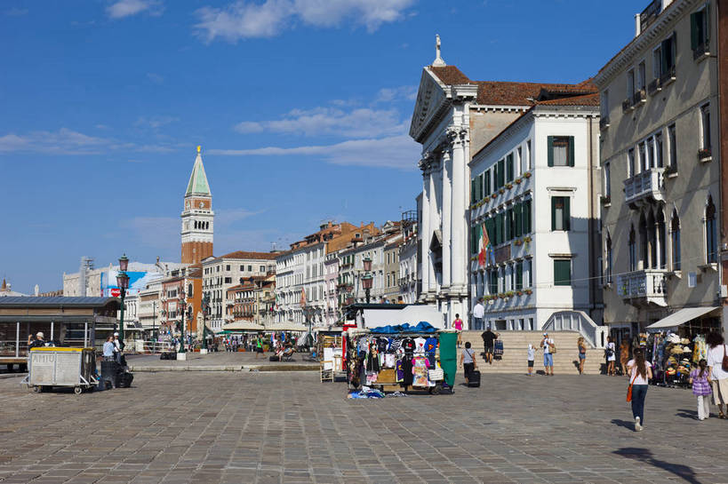 教堂,横图,彩色,室外,白天,旅游,度假,美景,名胜古迹,标志建筑,道路,地标,建筑,街道,路,公路,意大利,威尼斯,遗迹,图片,景观,建筑群,交通,古典,古迹,文物,娱乐,建设,古建筑,地标建筑,享受,休闲,旅游胜地,景色,放松,摄影,水城,文明,古文明,世界文化遗产,古代文明,马路,旅行,传统文化,bj174