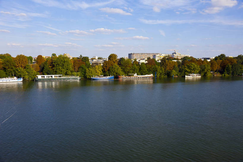 横图,彩色,室外,白天,旅游,名胜古迹,树林,城市风光,城市,建筑,法国,巴黎,游人,图片,辉煌,现代建筑,天空,地标建筑,旅游胜地,摄影,经济,风光,河畔,文明,塞纳河,发展,繁荣,河,旅行,bj174