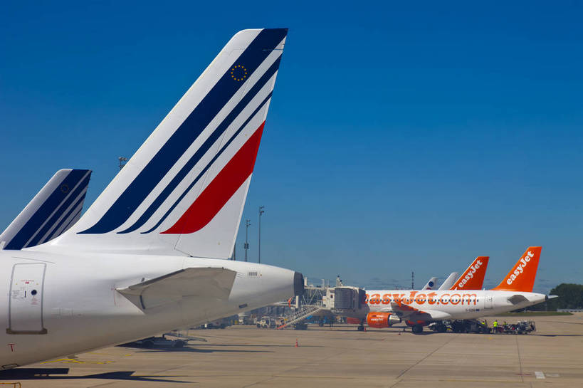 机场,横图,彩色,室外,白天,旅游,名胜古迹,城市风光,城市,飞机,建筑,法国,巴黎,游人,图片,交通,辉煌,现代建筑,戴高乐机场,天空,地标建筑,停机坪,旅游胜地,运输,摄影,经济,文明,发展,繁荣,旅行,bj174