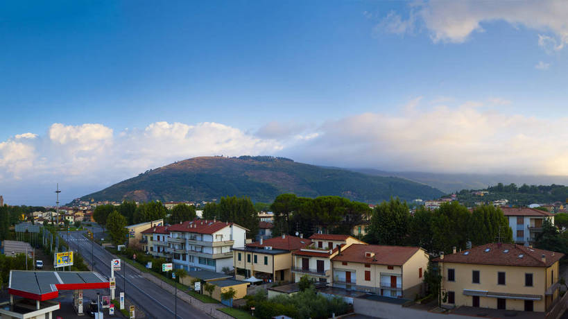 横图,彩色,室外,白天,旅游,度假,名胜古迹,山,树林,标志建筑,地标,建筑,街道,意大利,欧洲,遗迹,图片,建筑群,古典,古迹,文物,娱乐,建设,古建筑,民居,地标建筑,享受,休闲,旅游胜地,安静,放松,摄影,小镇,托斯卡纳,南欧,文明,古文明,世界文化遗产,意大利共和国,托斯卡纳大区,古代文明,旅行,居住区,传统文化,bj174