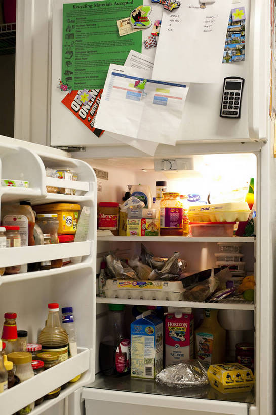 竖图,彩色,室内,特写,白天,静物,局部,标签,电器,图片,冰箱,食品,便签,调味品,食物,贴画,摄影,生活方式,贴纸,保鲜,bj174