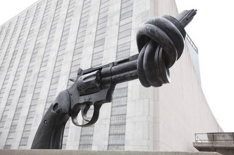 无人,横图,彩色,室外,特写,白天,旅游,度假,名胜古迹,标志建筑,地标,建筑,雕塑,纽约,美国,遗迹,标志,枪,图片,辉煌,古迹,文物,娱乐,建设,古建筑,现代建筑,地标建筑,享受,休闲,旅游胜地,放松,摄影,文明,古文明,发展,繁荣,古代文明,联合国大厦,旅行,bj174