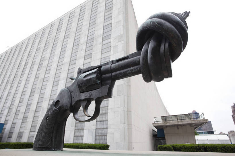 无人,横图,彩色,室外,特写,白天,旅游,度假,名胜古迹,标志建筑,地标,建筑,雕塑,纽约,美国,遗迹,标志,枪,图片,辉煌,古迹,文物,娱乐,建设,古建筑,现代建筑,地标建筑,享受,休闲,旅游胜地,放松,摄影,文明,古文明,发展,繁荣,古代文明,联合国大厦,旅行,bj174