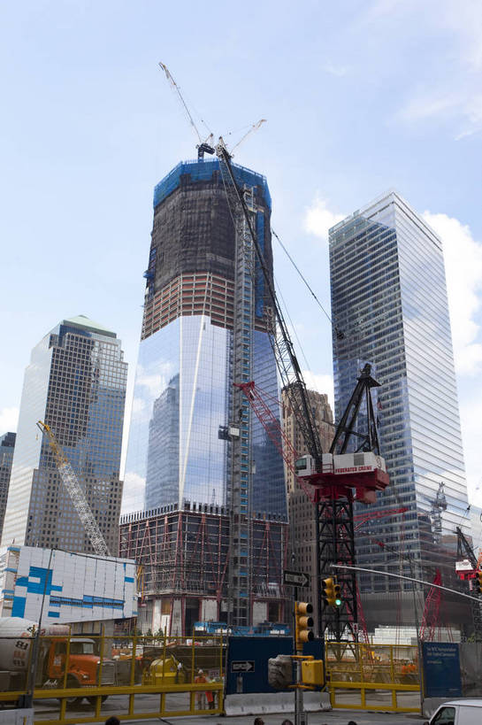 无人,竖图,彩色,室外,白天,旅游,度假,名胜古迹,城市风光,标志建筑,城市,地标,建筑,纽约,美国,遗迹,图片,曼哈顿,辉煌,古迹,文物,娱乐,建设,古建筑,现代建筑,施工,地标建筑,享受,休闲,旅游胜地,放松,摄影,北美,北美洲,文明,美洲,双子塔,古文明,发展,纽约市,纽约州,帝国之州,帝国州,世界贸易中心,北亚美利加洲,亚美利加洲,繁荣,旅行,工地,美利坚合众国,纽约世贸,世界贸易中心一号大楼,自由塔,曼哈顿区,纽约县,曼哈顿岛,纽约世界贸易中心,世贸中心,双子大楼,bj174