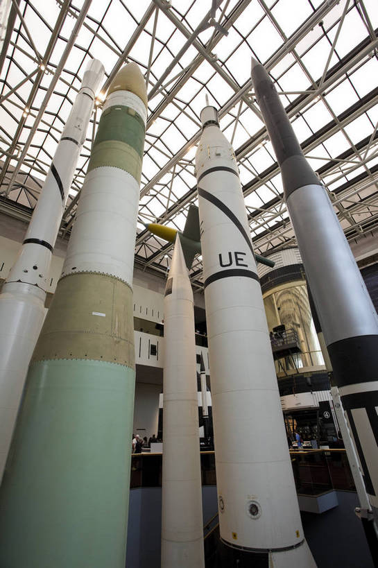 无人,博物馆,竖图,彩色,室内,特写,白天,旅游,火箭,航天,科技,建筑,华盛顿,美国,科学,图片,辉煌,设备,航空,现代建筑,旅游胜地,摄影,文明,细节,发展,繁荣,航天器,国家航空航天博物馆,试验,旅行,bj174