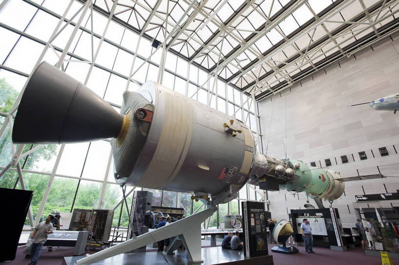 博物馆,横图,彩色,室内,特写,白天,旅游,火箭,卫星,航天,科技,建筑,华盛顿,美国,游客,科学,图片,辉煌,航空,现代建筑,旅游胜地,摄影,文明,细节,发展,繁荣,航天器,国家航空航天博物馆,旅行,bj174