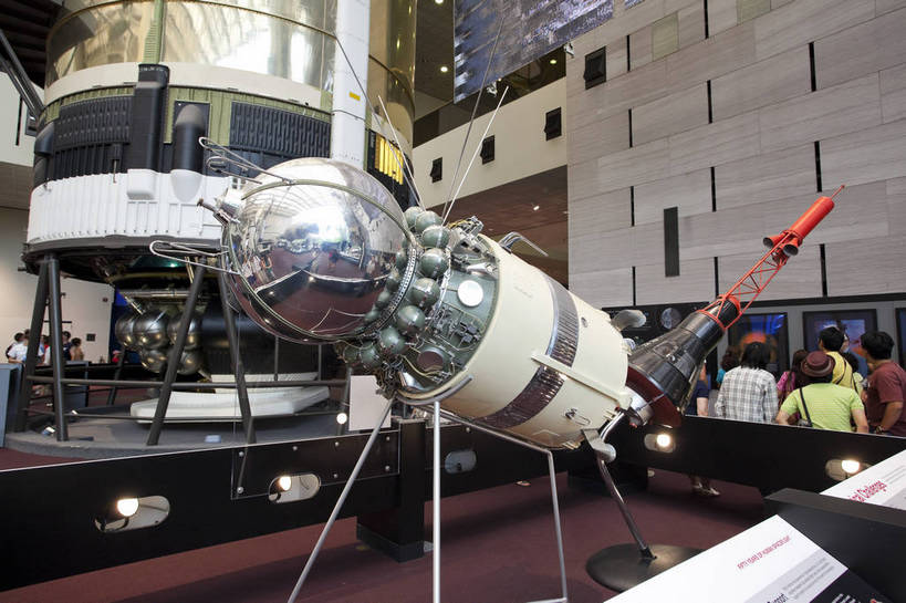 博物馆,横图,彩色,室内,特写,白天,旅游,火箭,卫星,航天,科技,建筑,华盛顿,美国,游客,科学,图片,辉煌,航空,现代建筑,旅游胜地,摄影,文明,细节,发展,繁荣,航天器,国家航空航天博物馆,旅行,bj174
