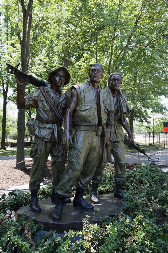 无人,公园,竖图,彩色,室外,白天,旅游,度假,草坪,名胜古迹,树林,城市风光,标志建筑,城市,地标,建筑,雕塑,华盛顿,美国,遗迹,雕像,图片,纪念碑,辉煌,古迹,文物,娱乐,建设,古建筑,现代建筑,绿地,享受,休闲,旅游胜地,放松,摄影,纪念,文明,古文明,发展,繁荣,越战纪念碑,旅行,越南战争,bj174