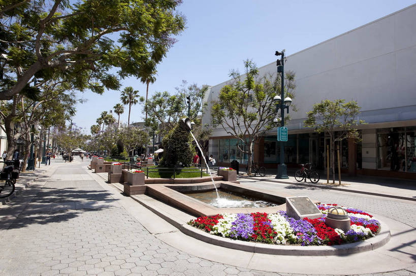 商店,横图,彩色,室外,白天,旅游,美景,城市风光,步行街,城市,道路,建筑,街道,路,公路,美国,游客,花坛,图片,景观,交通,辉煌,现代建筑,商业街,旅游胜地,景色,摄影,风光,北美,北美洲,文明,加利福尼亚,美洲,发展,加州,洛杉矶,加利福尼亚州,金州,黄金州,北亚美利加洲,亚美利加洲,圣塔莫尼卡,繁荣,天使之城,马路,旅行,美利坚合众国,bj174