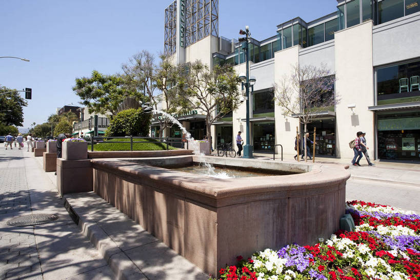 商店,横图,彩色,室外,白天,旅游,美景,城市风光,步行街,城市,道路,建筑,街道,路,公路,美国,游客,花坛,图片,景观,交通,辉煌,现代建筑,商业街,旅游胜地,景色,摄影,风光,北美,北美洲,文明,加利福尼亚,美洲,发展,加州,洛杉矶,加利福尼亚州,金州,黄金州,北亚美利加洲,亚美利加洲,圣塔莫尼卡,繁荣,天使之城,马路,旅行,美利坚合众国,bj174