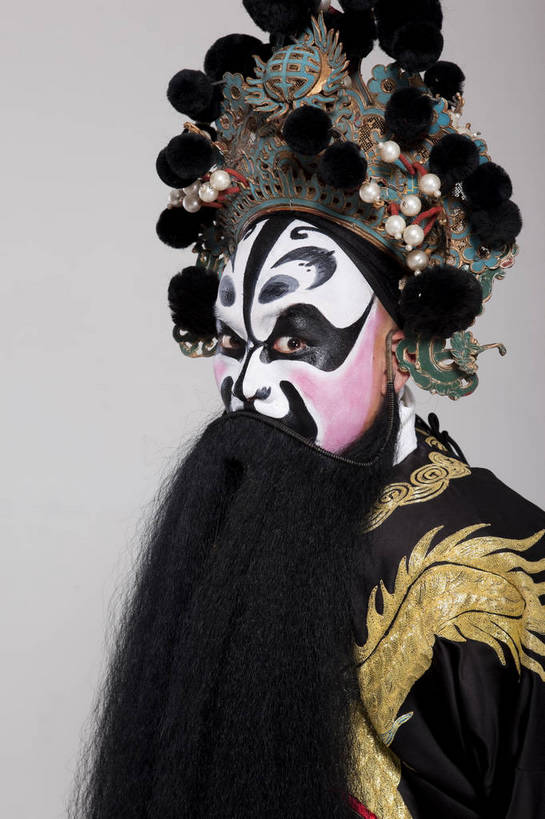 中年人,一个人,演员,竖图,彩色,白色背景,侧面,化妆,北京,中国,亚洲,仅一个人,表演,艺术,造型,鲜艳,头饰,图片,注视,文化,脸谱,观察,看,站着,表情,展示,姿势,摄影,服饰,观看,功夫,动作,察看,关注,中国文化,戏剧,民族服饰,演出服,京剧,东亚,戏曲,国粹,官员,男人,中年男性,中国人,半身,影棚拍摄,化装,中国戏曲,传统文化,丞相,舞台妆,角色,花脸,净,bj174