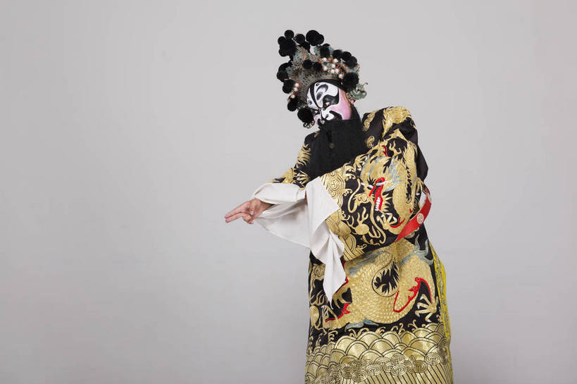 中年人,一个人,演员,横图,彩色,白色背景,正面,化妆,北京,中国,亚洲,仅一个人,表演,艺术,造型,鲜艳,头饰,图片,注视,文化,脸谱,观察,看,站着,表情,展示,姿势,摄影,服饰,观看,功夫,动作,察看,关注,中国文化,戏剧,民族服饰,演出服,京剧,东亚,戏曲,国粹,官员,男人,中年男性,中国人,半身,影棚拍摄,化装,中国戏曲,传统文化,丞相,舞台妆,角色,花脸,净,bj174