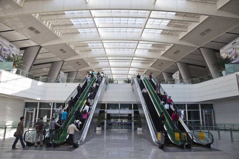 火车站,横图,彩色,室内,白天,旅游,城市风光,建筑,车站,北京,中国,图片,扶梯,现代,旅客,摄影,经济,候车厅,公共设施,公共场所,发展,繁荣,旅行,北京南站,bj174