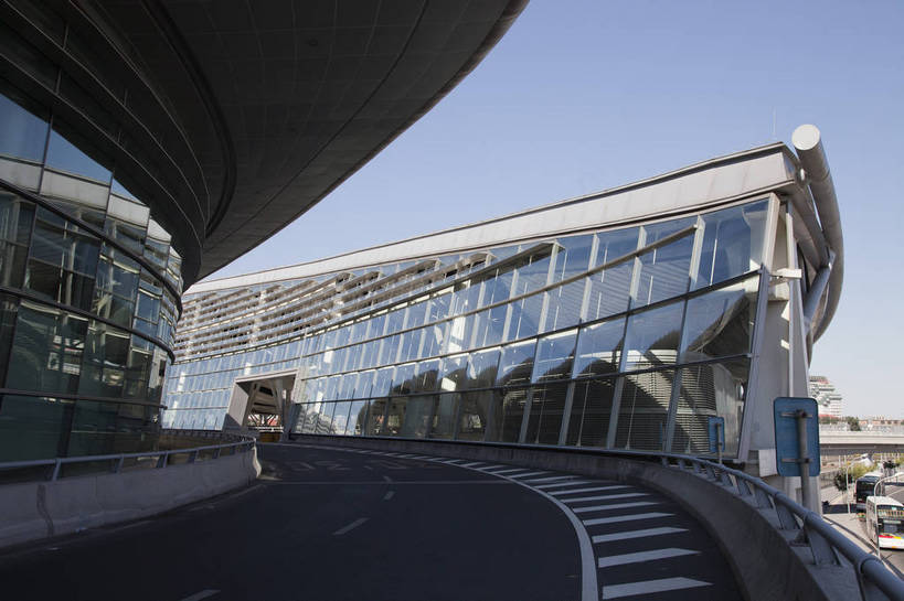 火车站,横图,彩色,室外,白天,旅游,美景,城市风光,道路,建筑,街道,路,公路,车站,北京,中国,图片,景观,交通,现代,景色,摄影,经济,候车厅,公共设施,公共场所,发展,繁荣,马路,旅行,北京南站,bj174