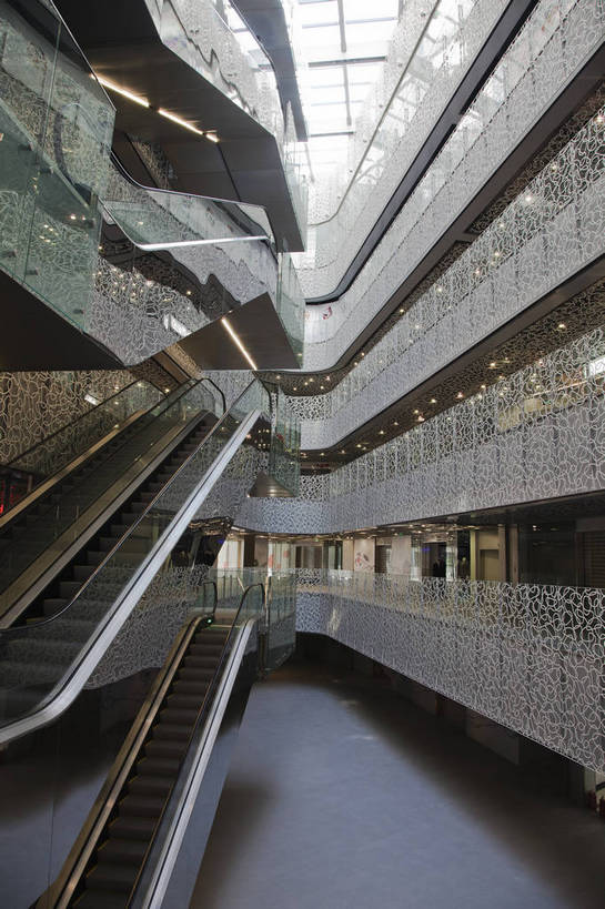 商店,竖图,彩色,室外,白天,旅游,城市风光,橱窗,商场,北京,中国,亚洲,图片,扶梯,首都,现代,大厅,摄影,经济,公共设施,陈列,公共场所,东亚,发展,中华人民共和国,北京市,京,北平,华北地区,朝阳区,繁荣,旅行,购物中心,三里屯,三里屯酒吧街,bj174