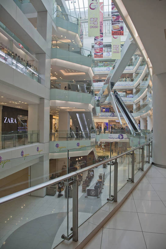 商店,竖图,彩色,室内,白天,购物,旅游,橱窗,建筑,商场,北京,中国,亚洲,图片,首都,现代,王府井,休闲,展示,气派,摄影,生活方式,经济,文明,陈列,东亚,中华人民共和国,东城区,北京市,京,北平,华北地区,繁荣,发达,王府井大街,旅行,购物中心,北京apm,新东安广场,新东安市场,东城,bj174