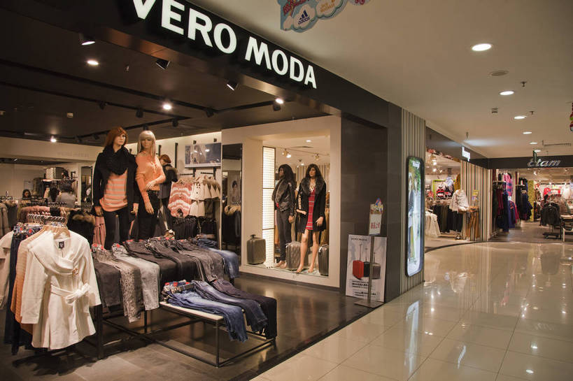 商店,横图,彩色,室内,白天,购物,旅游,消费,超市,橱窗,建筑,商场,北京,中国,亚洲,图片,首都,现代,休闲,展示,气派,金融,百货,摄影,生活方式,经济,文明,陈列,选购,贸易,百货公司,东亚,中华人民共和国,北京市,京,北平,华北地区,血拼,繁荣,发达,旅行,购物商场,购物中心,商业中心,崇文,崇文区,文明门,崇文门,bj174