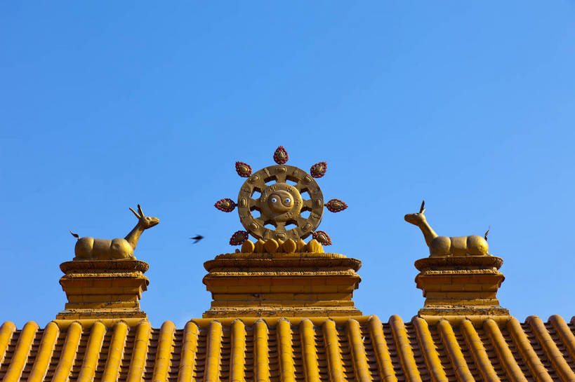 无人,寺庙,横图,彩色,室外,白天,旅游,度假,名胜古迹,标志建筑,地标,建筑,雕塑,中国,亚洲,遗迹,图片,屋顶,古迹,文物,娱乐,建设,古建筑,金顶,历史建筑,蓝色,蓝天,天空,天,享受,休闲,旅游胜地,放松,蒙,摄影,宗教,中国文化,古文明,东亚,内蒙古,呼和浩特,首府,中华人民共和国,华北地区,内蒙古自治区,呼和浩特市,玉泉区,旅行,大召寺,传统文化,bj174