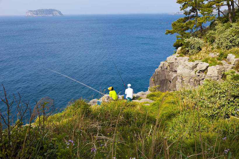 无人,横图,俯视,彩色,室外,白天,旅游,度假,海岛,礁石,名胜古迹,标志建筑,地标,建筑,济州岛,韩国,亚洲,遗迹,图片,海岸,景观,古迹,文物,娱乐,建设,古建筑,享受,休闲,旅游胜地,放松,摄影,风光,古文明,东亚,大韩民国,济州,济州道,济州特别自治道,特别自治道,西归浦,西归浦市,海,钓鱼,旅行,南朝鲜,南韩,独立岩,bj174
