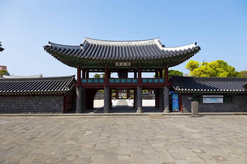 无人,横图,彩色,室外,白天,旅游,田园,门,建筑,济州岛,韩国,亚洲,图片,亭子,天空,旅游胜地,摄影,东亚,民族建筑,大韩民国,济州,济州道,济州特别自治道,特别自治道,济州市,韩国文化,旅行,传统文化,镇海楼,飞檐,南朝鲜,南韩,观德亭,bj174