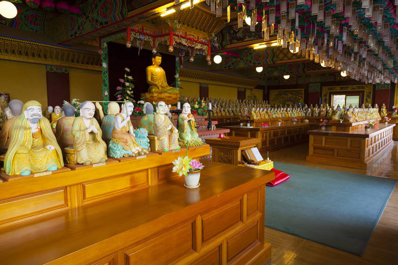 无人,寺庙,横图,彩色,室内,特写,白天,旅游,建筑,济州岛,韩国,亚洲,节日,雕像,图片,文化,殿堂,祈祷,健康,许愿,摄影,宗教,祠堂,佛教,信仰,纪念,祈求,陈列,佛堂,东亚,罗汉,大韩民国,济州,济州道,济州特别自治道,特别自治道,西归浦,西归浦市,释教,韩国文化,平安,旅行,传统文化,南朝鲜,南韩,药泉寺,罗汉堂,bj174