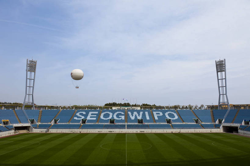 无人,足球场,横图,彩色,室外,特写,白天,旅游,建筑,济州岛,韩国,亚洲,图片,跑道,观众席,体育场,现代,摄影,公共设施,文明,公共场所,东亚,大韩民国,济州,济州道,济州特别自治道,特别自治道,西归浦,西归浦市,繁荣,竞技,体育,旅行,南朝鲜,南韩,济州世界杯体育场,bj174