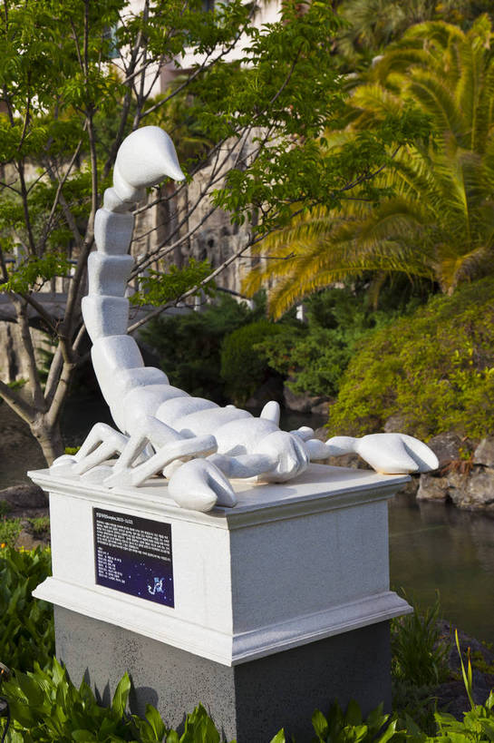 无人,公园,竖图,彩色,室外,特写,白天,旅游,建筑,酒店,喷泉,雕塑,济州岛,首尔,汉城,韩国,亚洲,图片,水池,首都,摄影,文明,外景,东亚,大韩民国,首尔市,首尔特别市,特别市,乐天冒险世界,主题公园,繁荣,竞技,体育,旅行,南朝鲜,南韩,世界乐天酒店,bj174