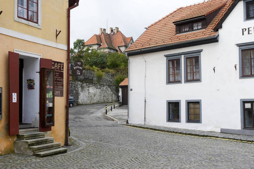 无人,广场,横图,彩色,室外,白天,旅游,度假,美景,名胜古迹,标志建筑,道路,地标,建筑,街道,路,公路,欧洲,捷克,遗迹,图片,景观,城镇,交通,古迹,文物,娱乐,场地,建设,古建筑,树,享受,休闲,旅游胜地,景色,放松,摄影,整洁,风光,场所,古文明,中欧,捷克共和国,民族建筑,波西米亚,克鲁姆洛夫,马路,旅行,居住区,bj174