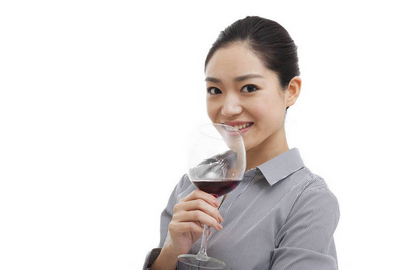 红酒,东方人,商务人士,商务女性,站,微笑,横图,彩色,室内,白天,抠图,白色背景,侧面,衬衫,商务,时尚,成功,上海,中国,仅一个人,套装,正装,图片,现代,背面,酒杯,品尝,职业,成熟,活力,可爱,美女,自信,举杯,摄影,青春,优雅,商务装,工薪阶层,乐观,精明,年轻女性,女人,女性,亚洲人,中国人,年轻人,白领,上班族,半身,影棚拍摄,愉快,bj174