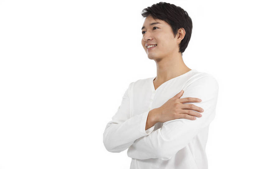 东方人,笑,微笑,横图,彩色,室内,白天,抠图,白色背景,侧面,时尚,成功,广州,中国,仅一个人,图片,休闲装,休闲,健康,成熟,自信,摄影,生活方式,青春,精明,男人,男性,年轻男性,亚洲人,中国人,年轻人,站立,半身,影棚拍摄,愉快,bj174