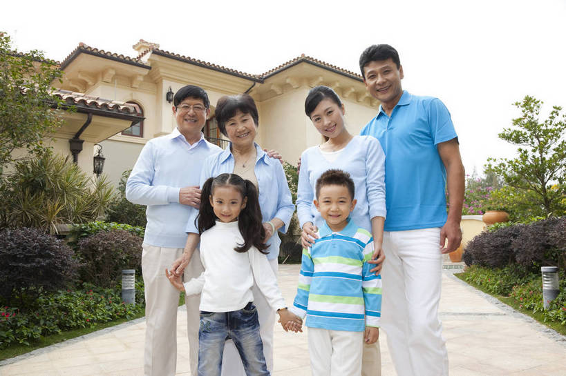 东方人,婴儿,儿童,中年人,老年人,家庭,夫妻,祖母,祖父,花园,站,微笑,横图,彩色,室外,白天,正面,度假,时尚,幸福,纯洁,别墅,建筑,酒店,广州,中国,图片,许多人,现代建筑,老人,小孩,小女孩,站着,一群人,休闲,健康,温馨,父女,父子,母女,母子,一家人,休闲服,活力,可爱,童趣,摄影,活泼,生活方式,祖孙,亲情,宝宝,纯真,烂漫,无邪,团聚,团圆,乐观,伶俐,天真,老年男性,老年女性,男孩,男人,男性,年轻女性,女孩,女人,女性,中年男性,中年女性,亚洲人,中国人,孩子,孙女,孙子,站立,半身,爱,高兴,愉快,男生,奢华,bj174