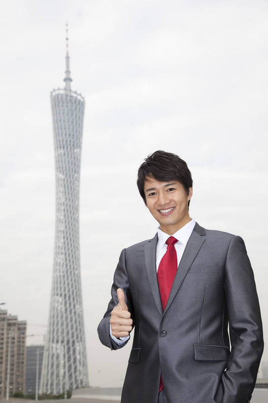 东方人,商务人士,商务男性,广场,站,微笑,竖图,彩色,室外,白天,正面,衬衫,西装,商务,时尚,智慧,成功,办公楼,建筑,广州,中国,仅一个人,突出,套装,正装,图片,称赞,表扬,现代,现代建筑,手势,职业,健康,摩天大厦,活力,竖,自信,金融,摄影,经济,青春,翘,高,夸奖,优秀,商务装,贸易,工薪阶层,好,妙,顺利,出色,超群,杰出,卓越,奇妙,繁荣,发达,聪明,金融区,男人,男性,年轻男性,亚洲人,中国人,年轻人,大拇指,白领,上班族,半身,衬衣,愉快,商业,打手势,bj174