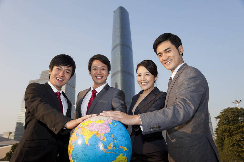 东方人,伙伴,商务人士,商务男性,商务女性,广场,站,摸,微笑,横图,彩色,室外,白天,正面,侧面,衬衫,裙子,西装,商务,时尚,友谊,办公楼,合作,团队,建筑,广州,中国,连衣裙,套装,正装,地球仪,图片,许多人,美丽,现代,现代建筑,一群人,职业,健康,摩天大厦,活力,可爱,自信,金融,摄影,经济,青春,优雅,同伴,商务装,贸易,工薪阶层,繁荣,发达,团结,友情,金融区,男人,男性,年轻男性,年轻女性,女人,女性,亚洲人,中国人,年轻人,白领,上班族,半身,衬衣,愉快,商业,bj174