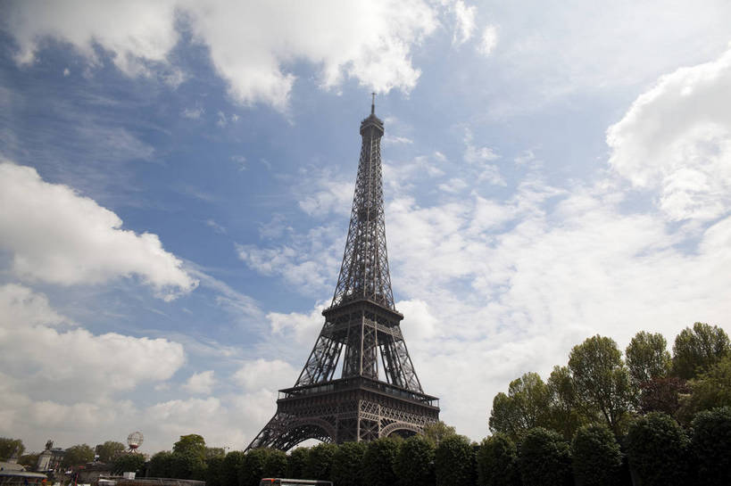 横图,彩色,室外,白天,旅游,度假,名胜古迹,标志建筑,城市,地标,建筑,法国,巴黎,遗迹,图片,景观,建筑群,铁塔,埃菲尔铁塔,古典,古迹,文物,娱乐,建设,古建筑,地标建筑,享受,休闲,旅游胜地,放松,摄影,文明,塞纳河,古文明,世界文化遗产,河,旅行,传统文化,bj174